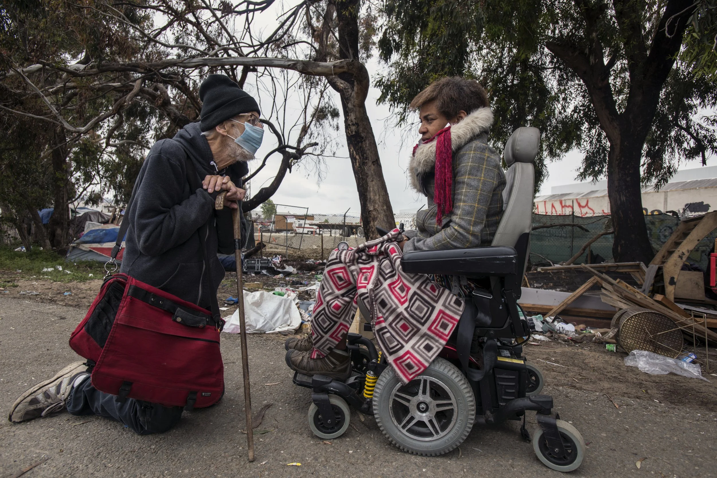  Longtime activist/artist/lawyer for the unhoused O talks with J about their lawsuit against the city to prevent eviction of the Ashby/Shellmound freeway exit encampment by a real estate company developing the land into condominiums.  The TRO was gra