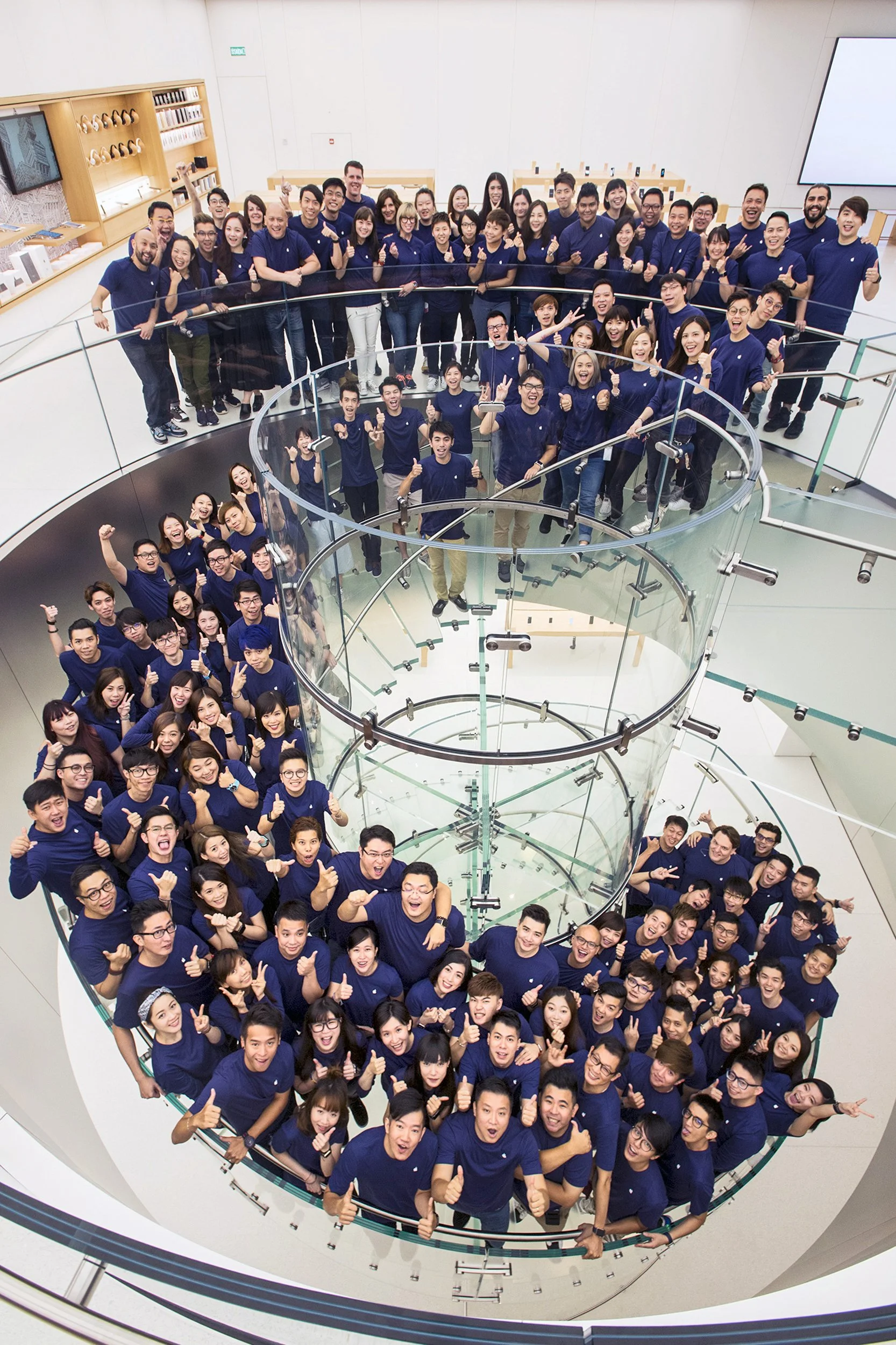  Macau, 2016. New Apple Store opening 