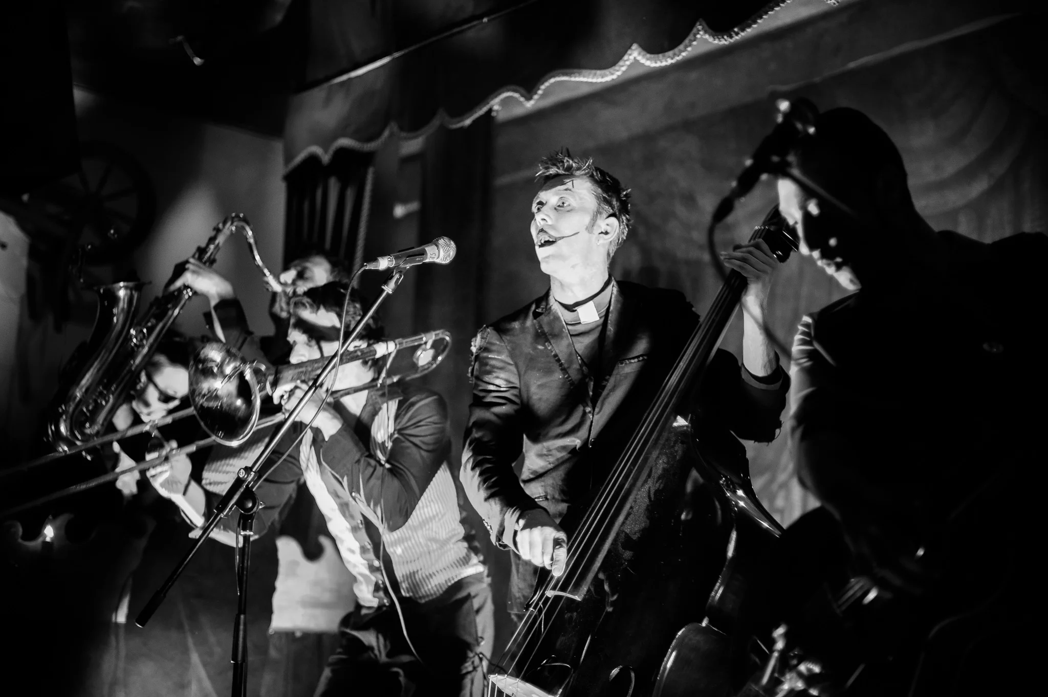 Les macebeesZombieOrchestra.jpg
