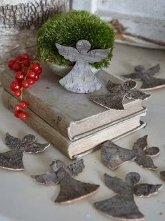 I love these birch angel table decorations