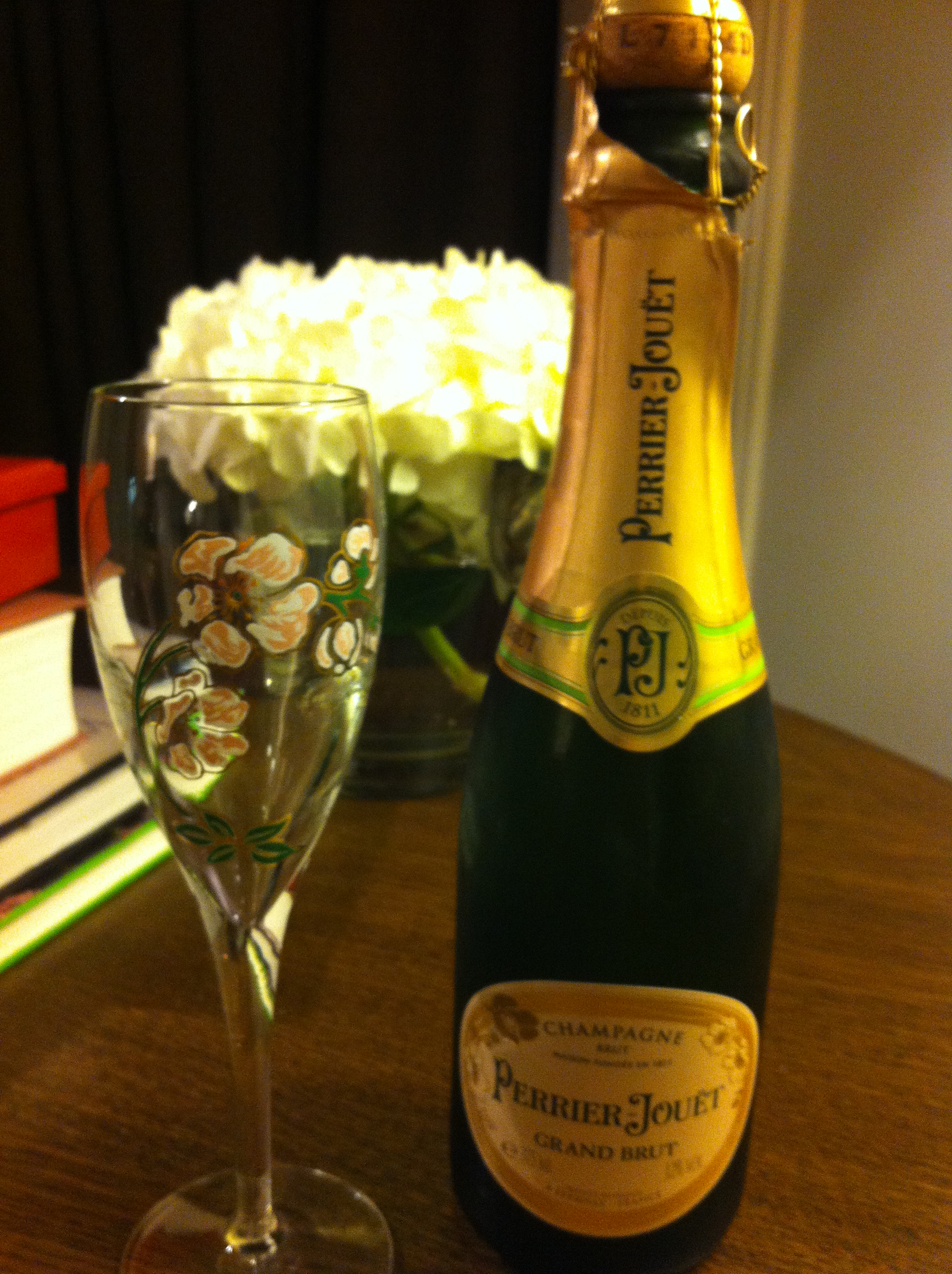  After a good workout in the hotel's fitness centre and a shower in the luxury bathroom, into the fluffy bathrobe and&nbsp;opened the&nbsp;Perrier Jouet Grand Brut from the mini bar!! 