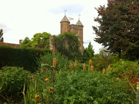 sissinghurst-grounds.4.jpeg
