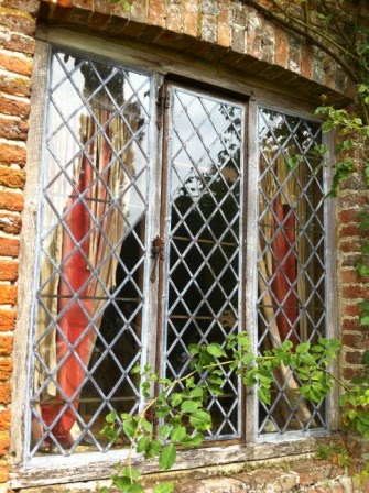 sissinghurst-grounds.5.jpeg