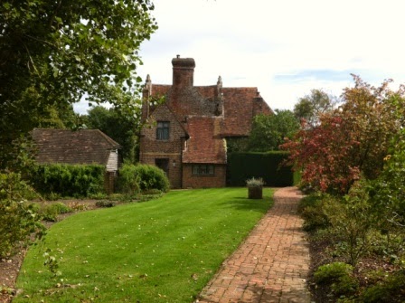 sissinghurst-grounds.13.jpeg