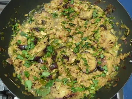 Fried minced lamb with garlic, green chilli and coriander