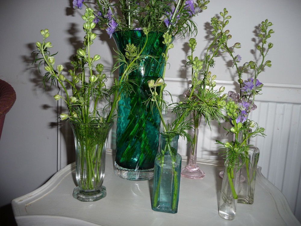 I've put all of the vases together in the photos below just to show you what I achieved from this one bunch. However I've split the vases up into three different rooms.