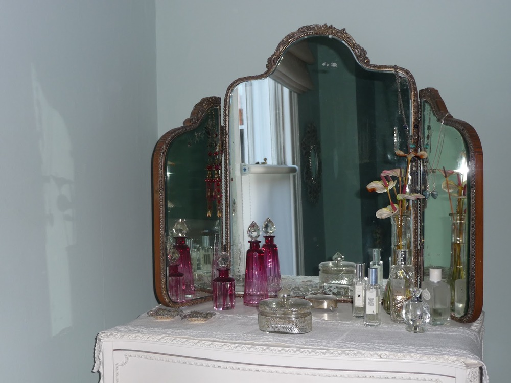 I have to tell you about this mirror as it is my absolute favourite find. I was wandering up Portobello Road one Saturday with a friend and there's a great second hand shop run by an Aussie guy. He had this old triptych mirror on sale for £140 reduced to £85. I managed to get him to sell it to me for £55! It is gorgeous; the glass has that lovely aged look with marks on it but that only adds to its charm.