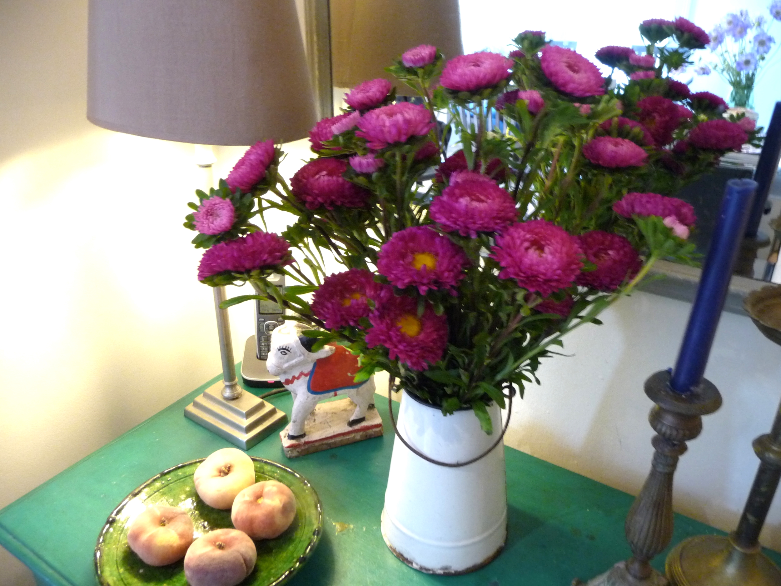  Asters, cheap as chips !!&nbsp; About £3.00 for a huge bunch in the supermarkets.&nbsp; They have a lot of offshoots and foliage on each stem so cut off the offshoots and strip back the stems as they can make the water really smelly. Great lasting f