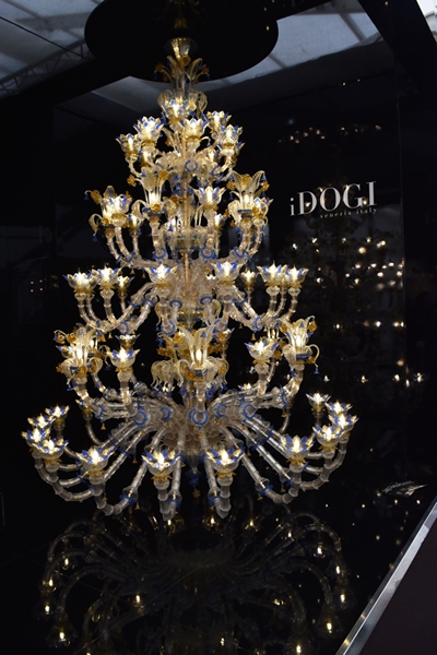 This chandelier was the princely sum of 130,000 Euros!!