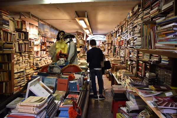 m_Bookshop (8).jpg