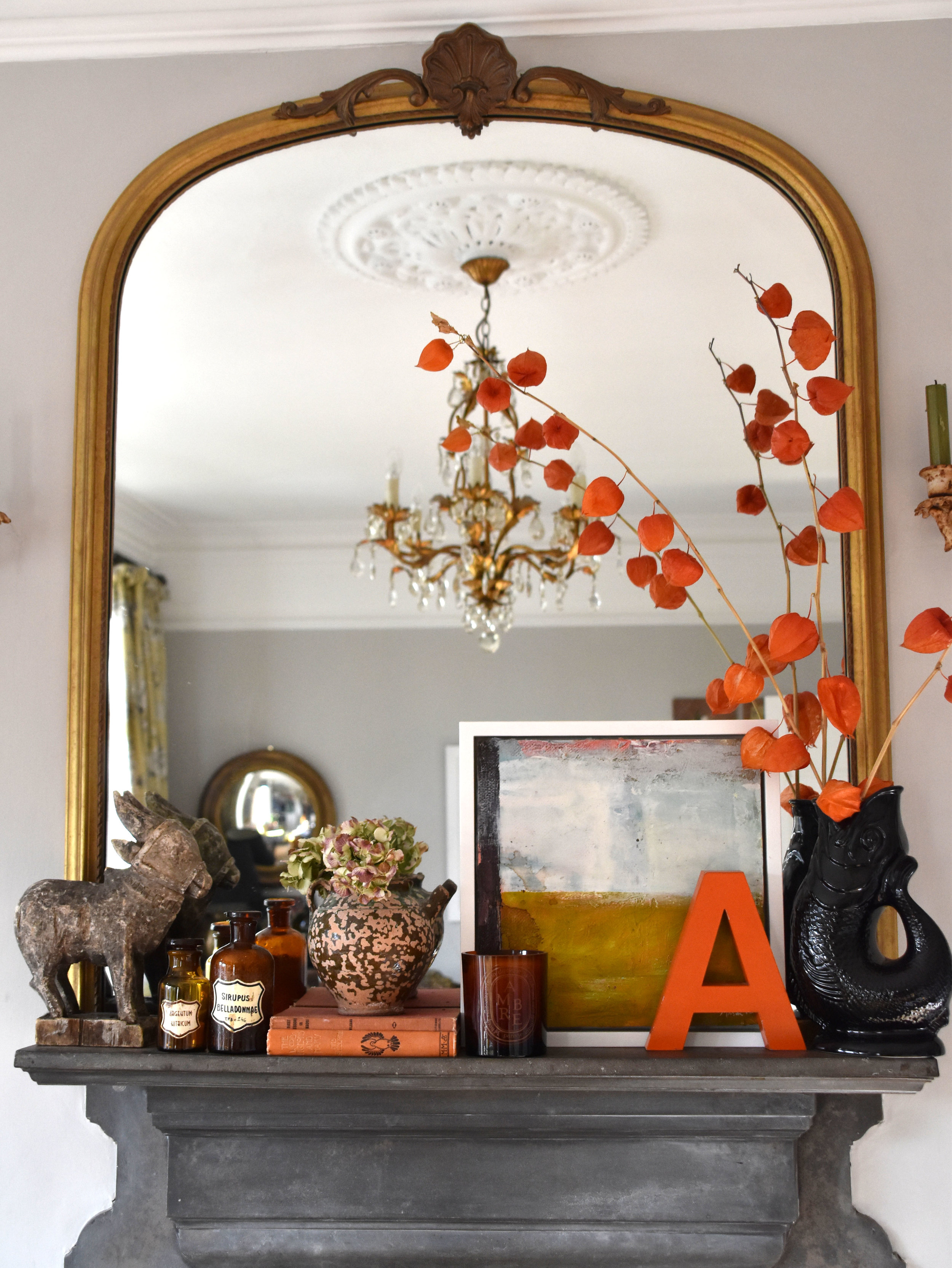 Mantlepiece styling