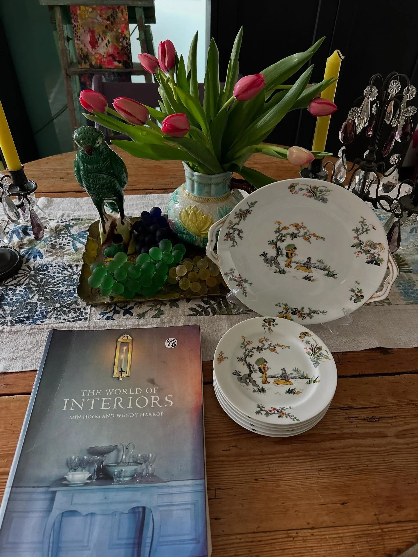 Today has been a very good day with three fabulous purchase from my friend @wendyvarleyinteriors_ at @macleayconcepts. She found in her storage the matching serving plate for the little side plates (Haviland France - Limoges). I also purchased this e