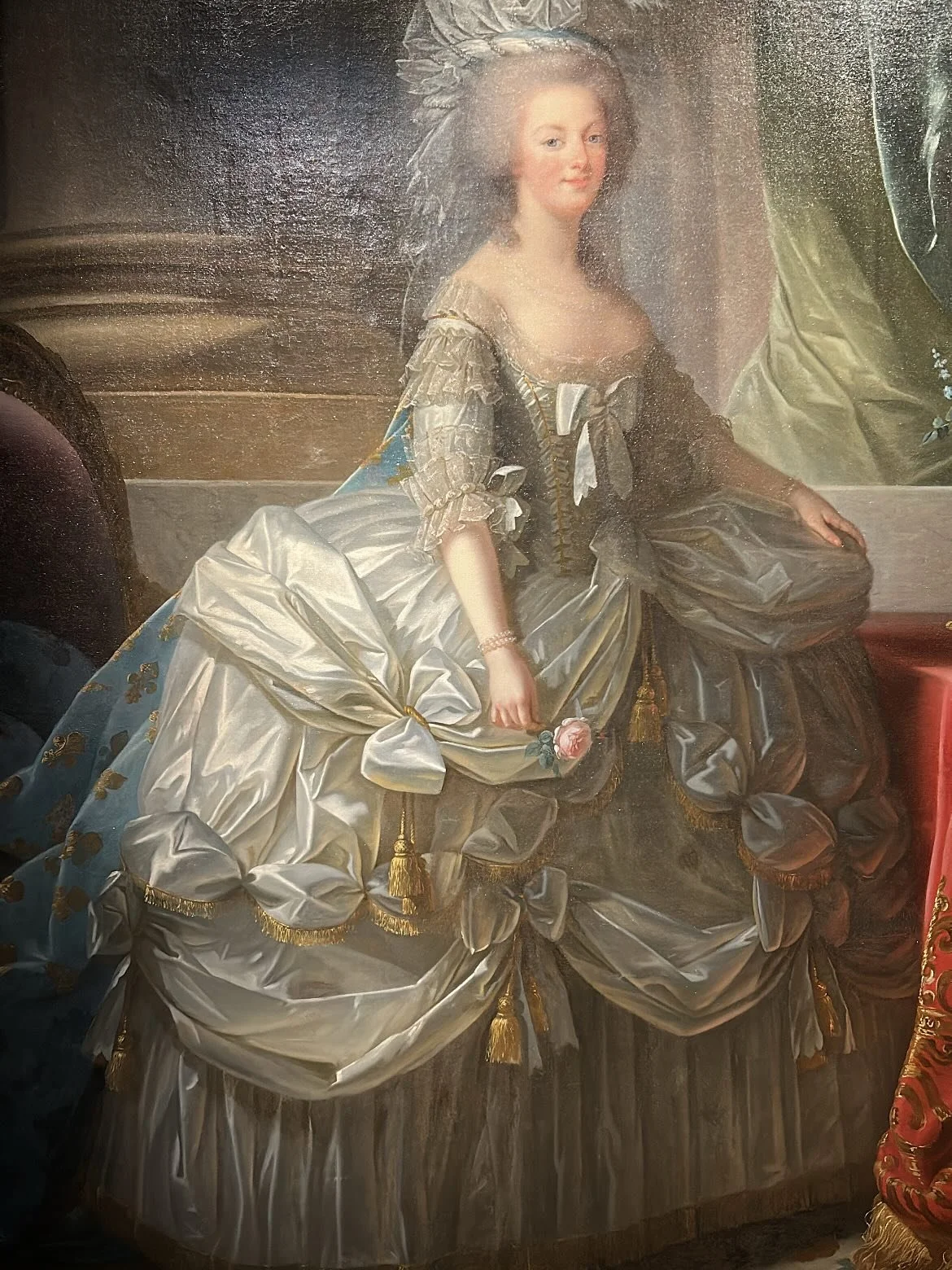 On Saturday we went to two exhibitions at the @vamuseum - Marie Antoinette Style and the Cartier exhibition. It was the first day of the Marie Antoinette Style Exhibition but surprisingly not too busy. This exhibition explores the origins and countle