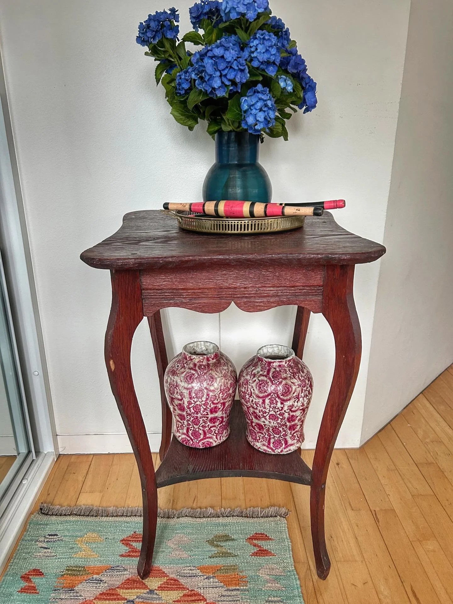 One man&rsquo;s trash is another man&rsquo;s treasure. I found this cute little old table on the pavement outside the neighbouring building. It would have been rude not to take it 😛. I&rsquo;ll either paint it with @anniesloanhome #chalkpaint (black