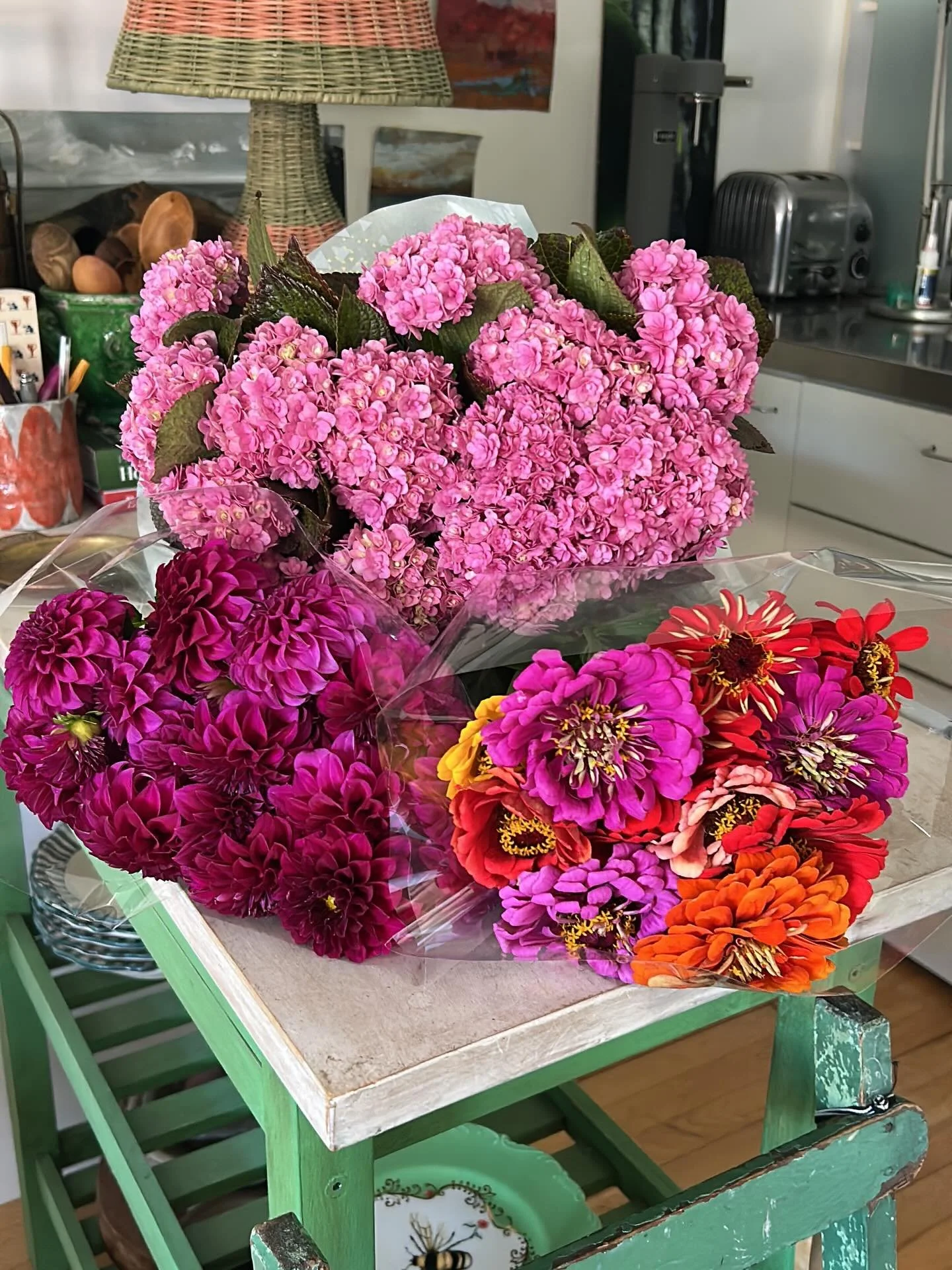 A typical Saturday morning - visit to the local #kingscrossmarket a two minute walk from home. Four bunches of flowers for $55 which gives me three vases to style the home and a haul of organic veg and some gurnard fillets, a favourite fish. The baco