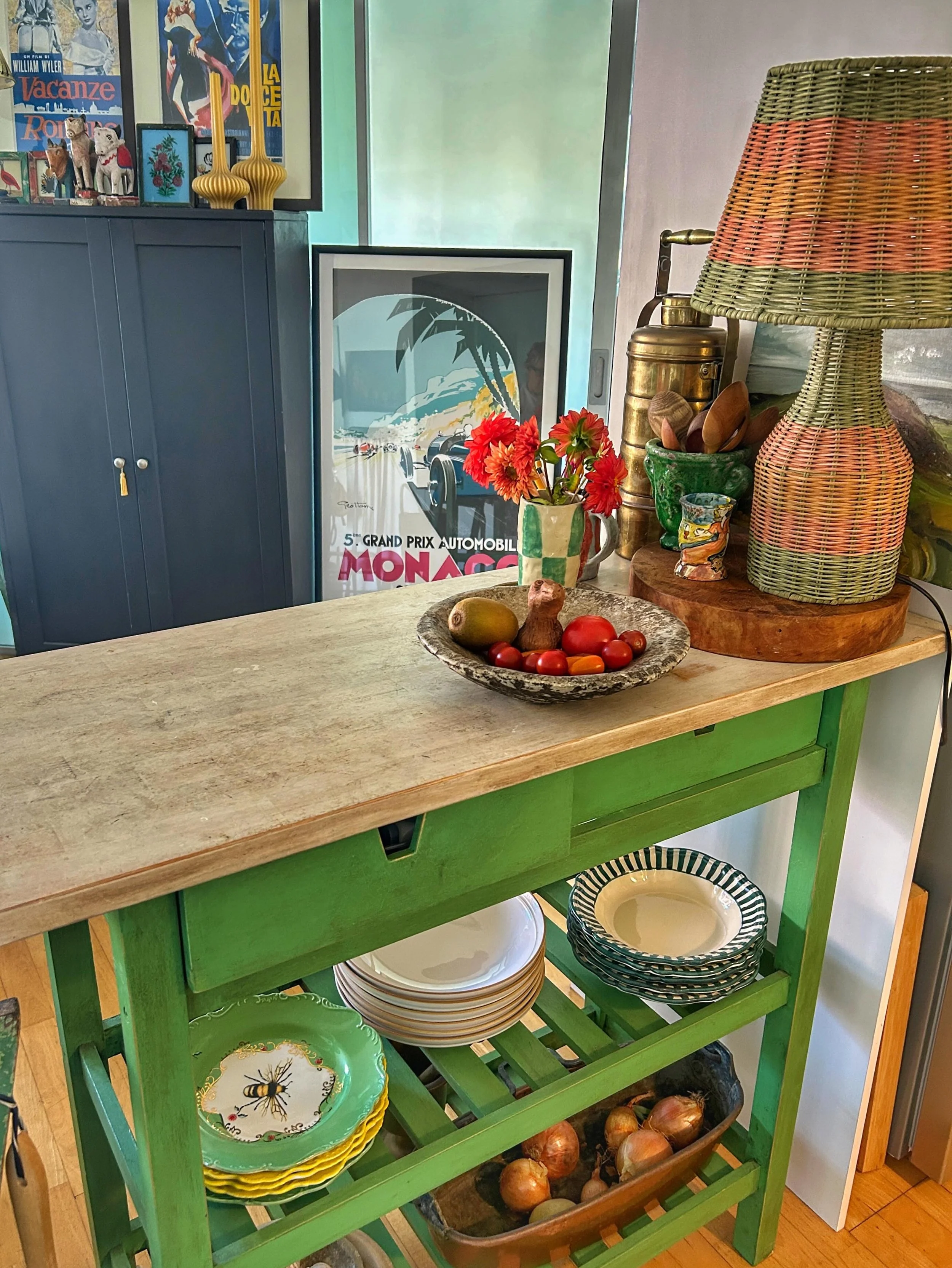 In my rental flat the large living space also contains the kitchen area. To zone it I added this @ikea_australia kitchen island and painted it in my favourite @anniesloanhome #chalkpaint colour &lsquo;Antibes Green&rsquo; using her brown wax to give 
