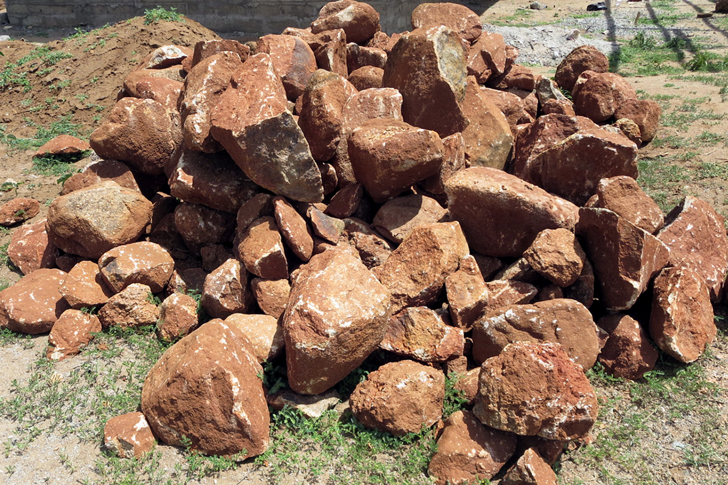 The Maasai have no problem with their brick forming method however. Their problem is in the mud mixture: too much water.