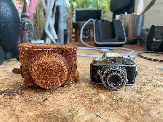 Tiny HIT camera from the 1940’s. Shutter seems to work ok. wonder if it’s worth testin... 🤔
#disposablecamera #filmphotography #analog #japan #vintage #silvergelatin #shootfilm #filmcamera