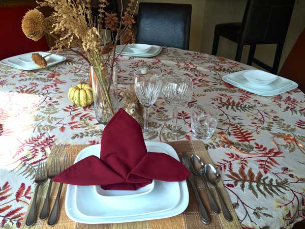 Here is a more sparse rustic look. I picked those dried flowers from the yard.