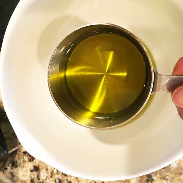 In a nice marinating bowl pour 1 and 1/2 cups of Olive Oil.