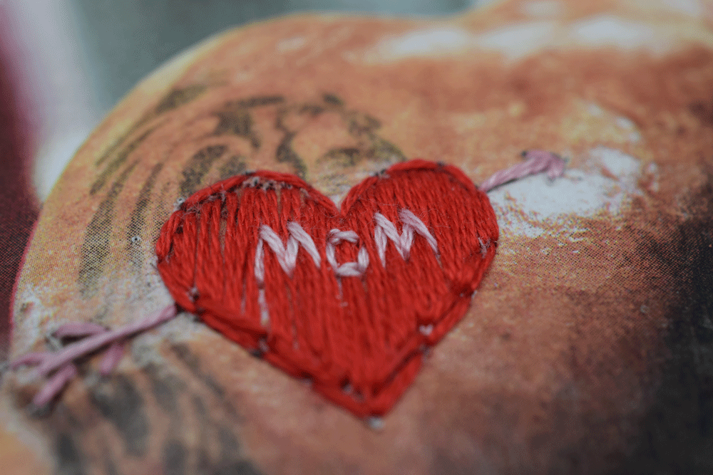 Who doesn't love a classic Mom tattoo made in SATIN STITCH ?