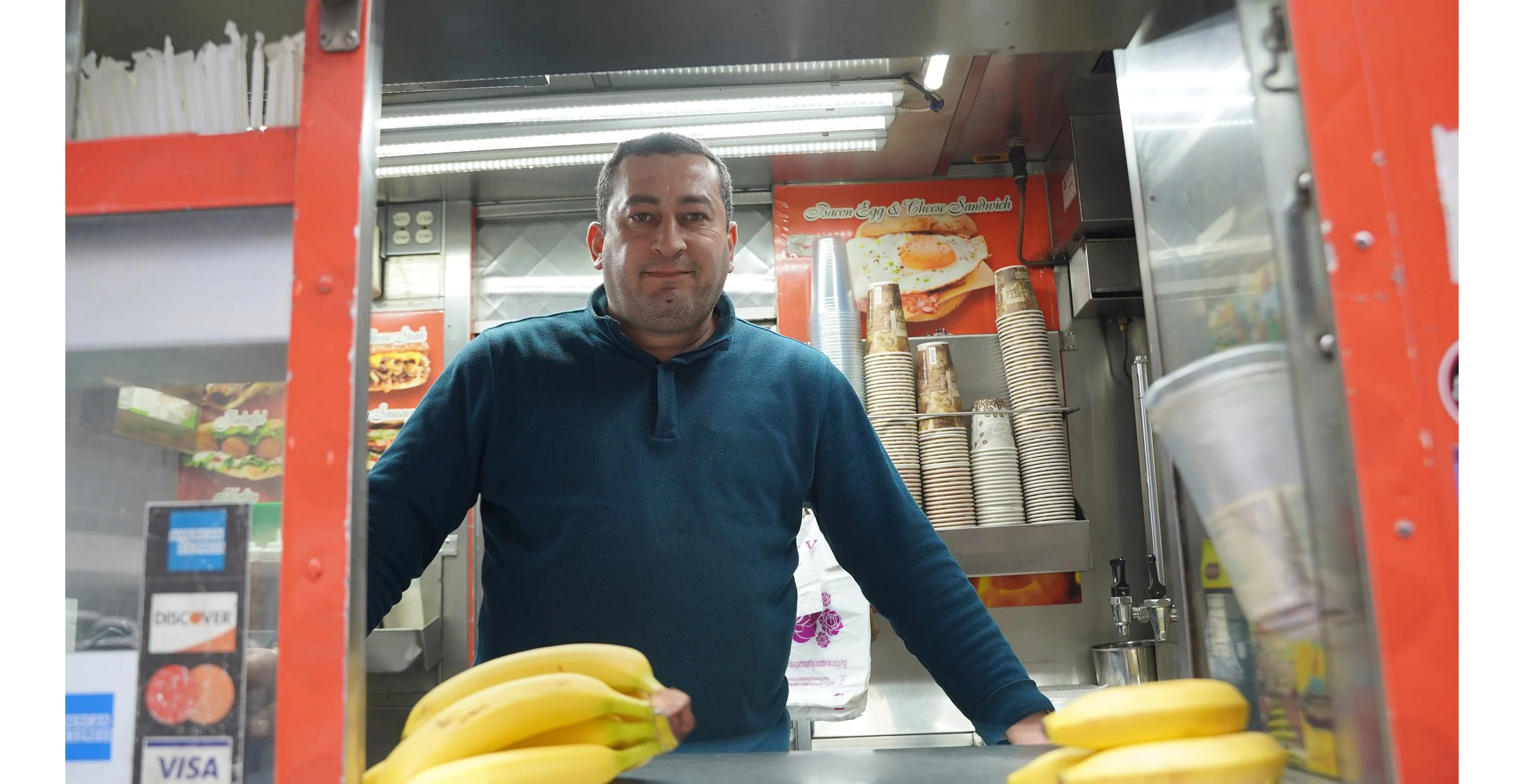 Mouhamed gave me a banana in exchange for my card.