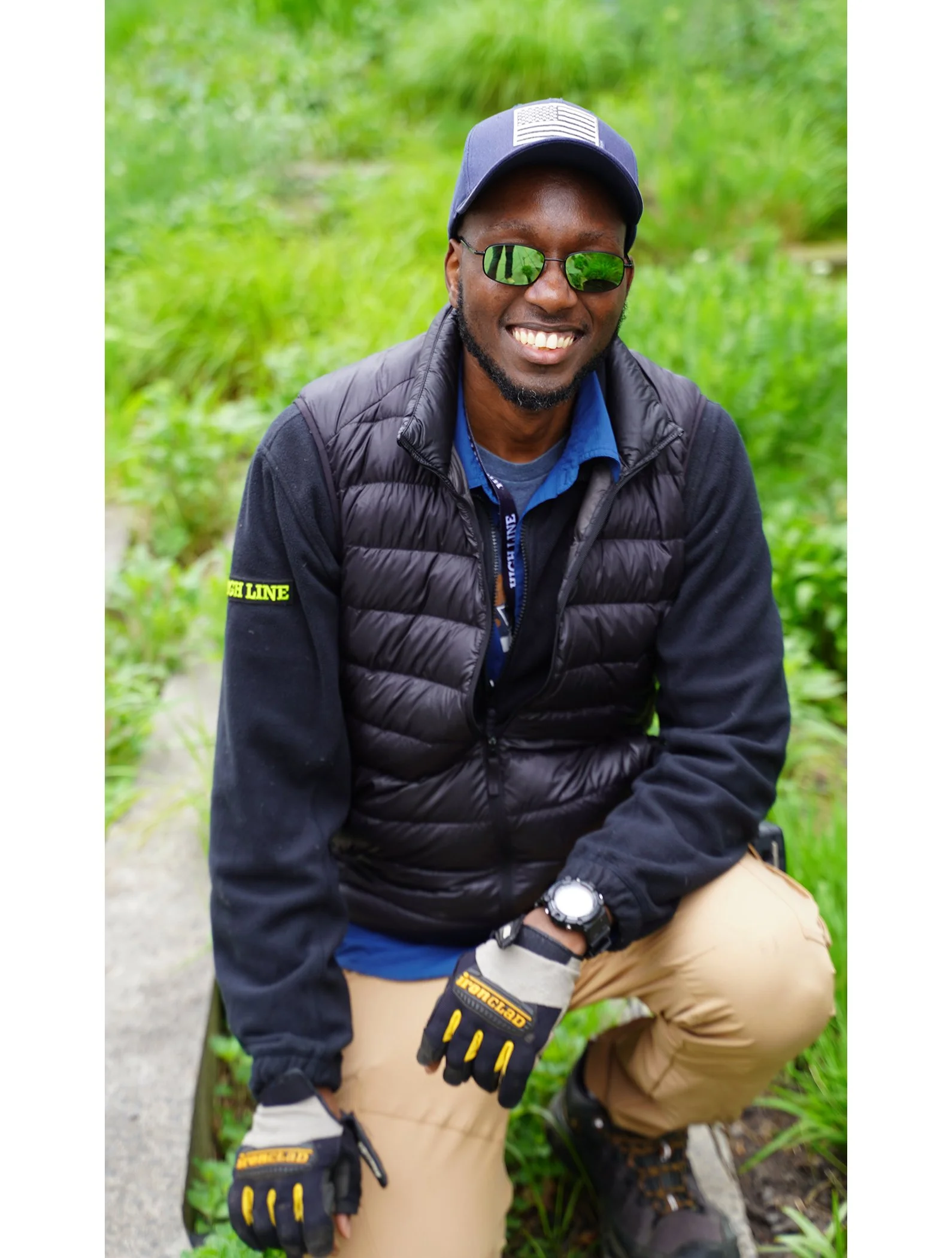 I have photographed Allende taming the wilds of the Highline many times. Most workers are volunteers, but Allende is a true horticulturist. Looks awesome Allende! See you again soon!