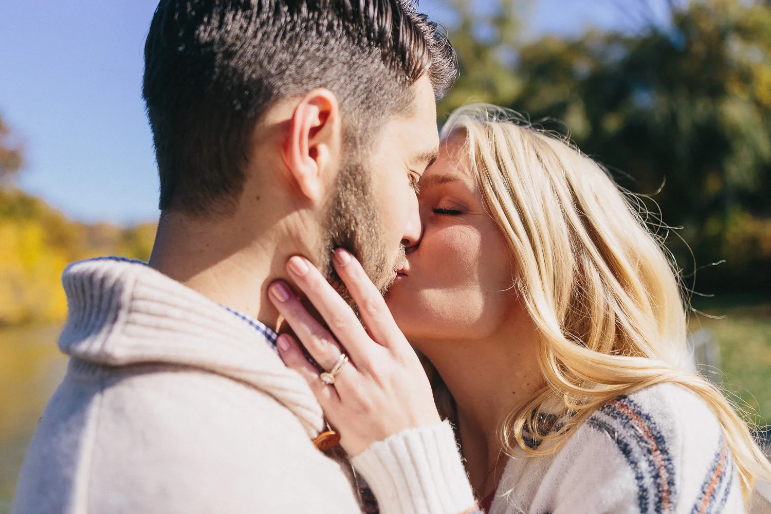 Jenna and Andrew's Cosy Fall Engagement | Brooklyn Bridge. Centr