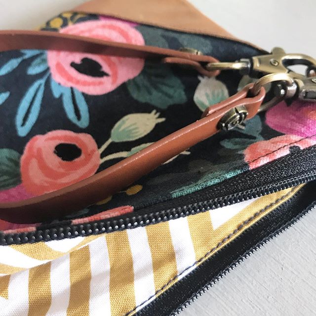 We have a fun next 10 days planned and I really needed a new small travel purse. I&rsquo;ve been meaning to try this size for awhile and it turned out perfect! More in stories! ☺️
.
.
.
#handmade #travelpurse #summervacation #diaperbag #shoplocal #sh