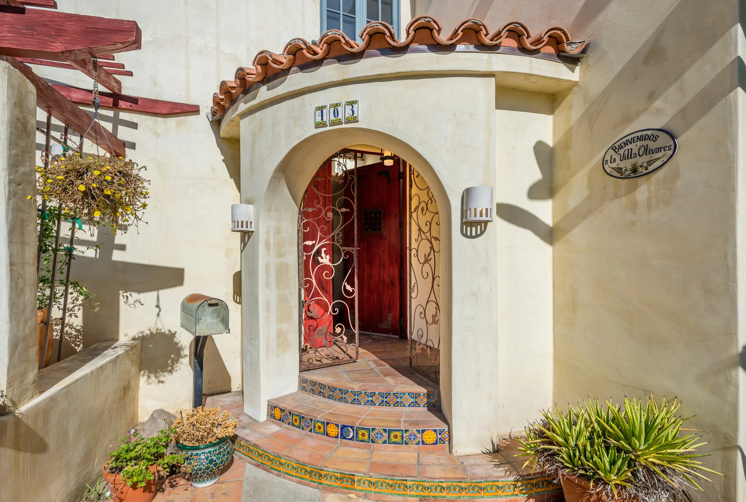08 Front Entry.jpg