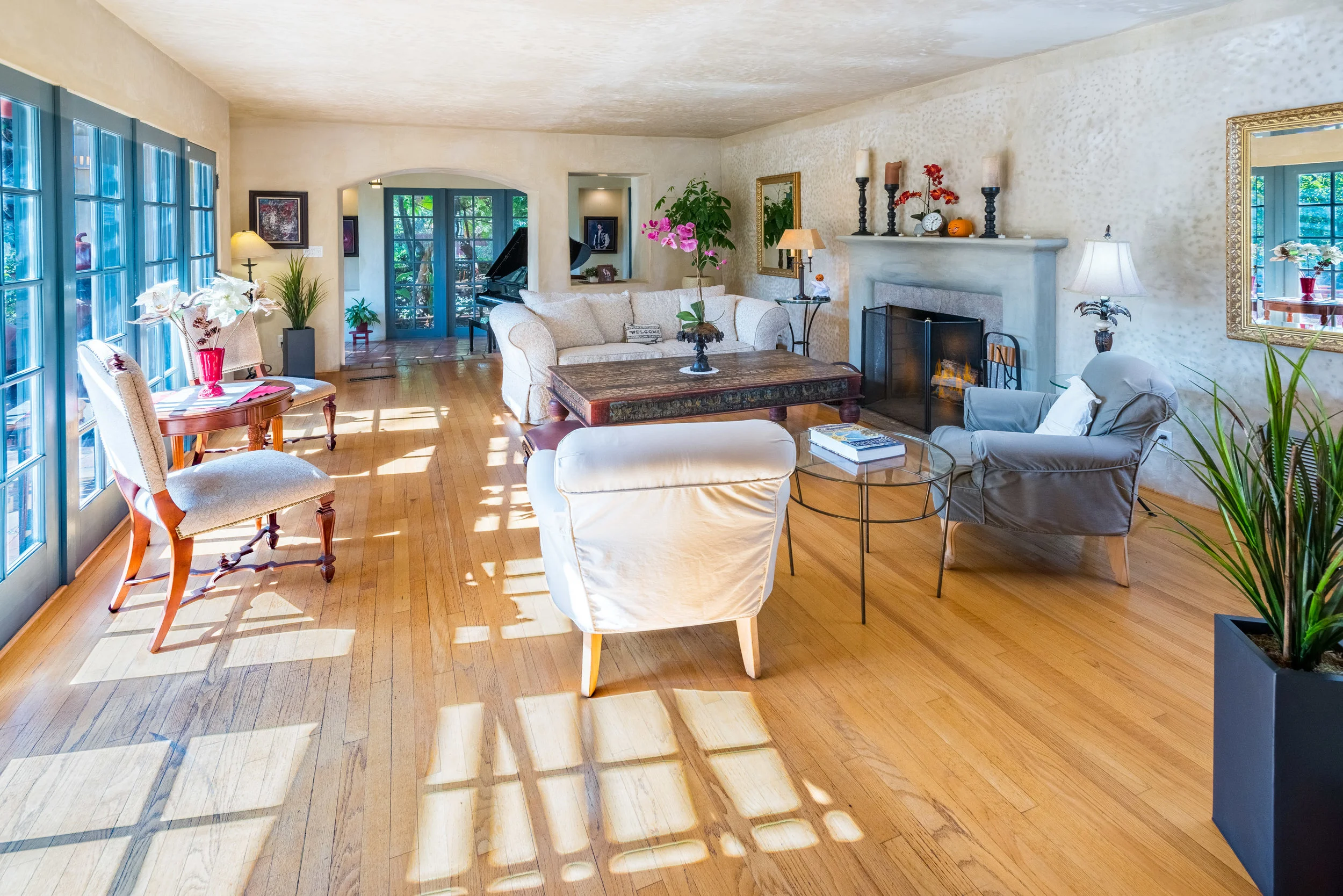 10 Living Room.jpg