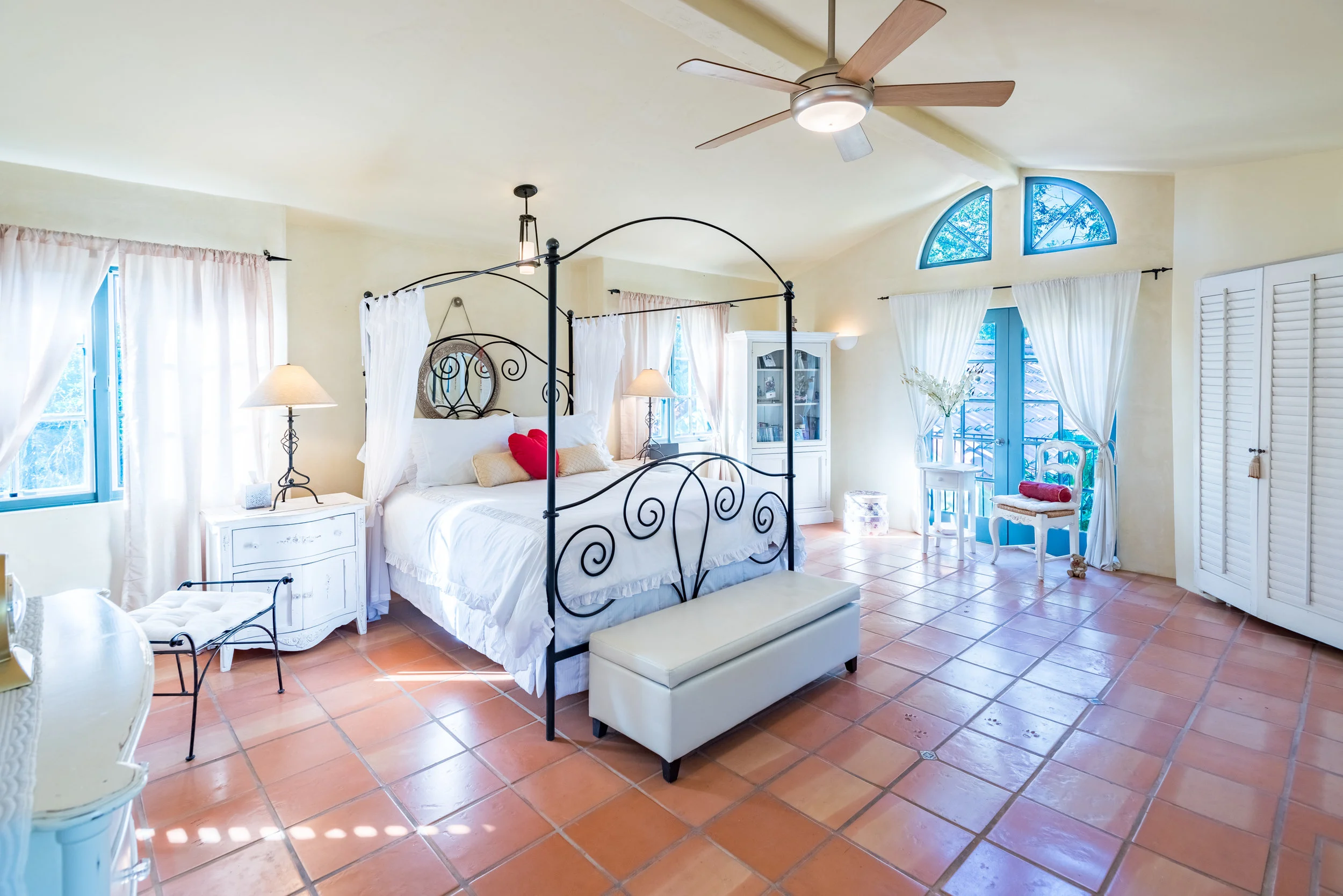 34 Master Bedroom.jpg