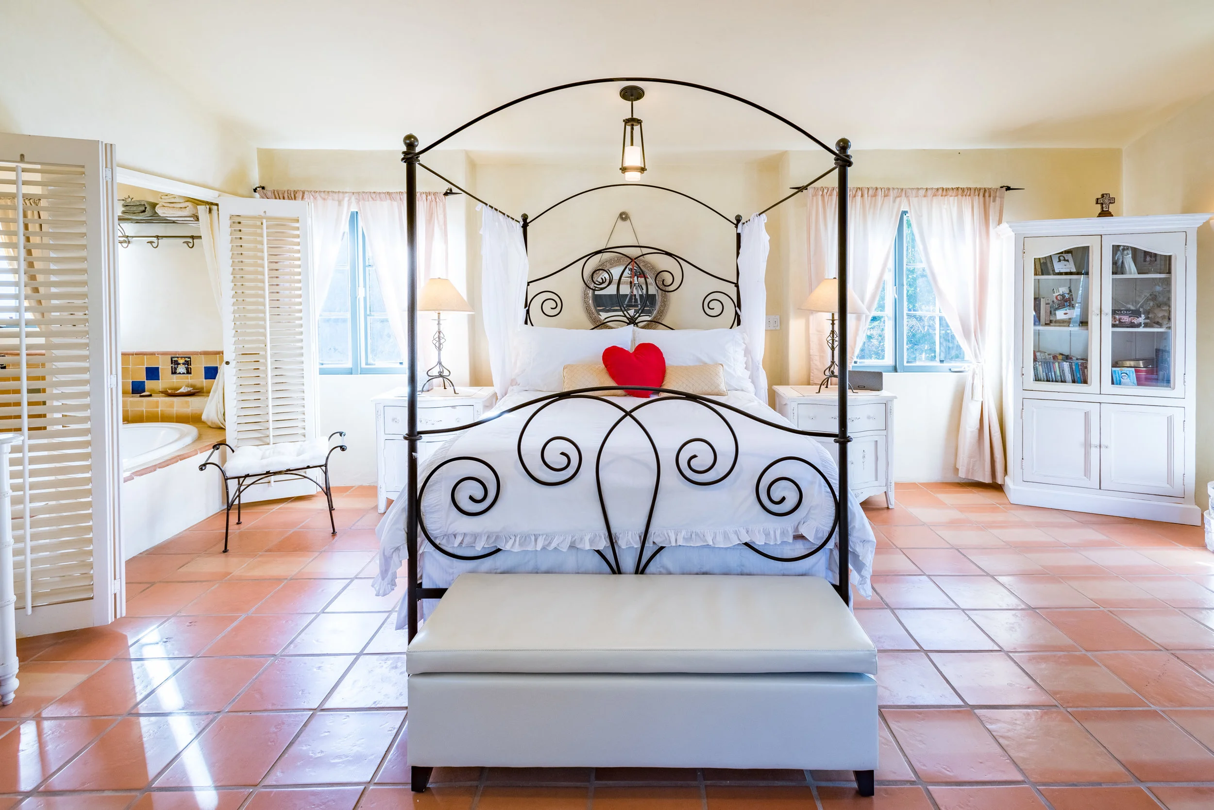 37 Master Bedroom.jpg