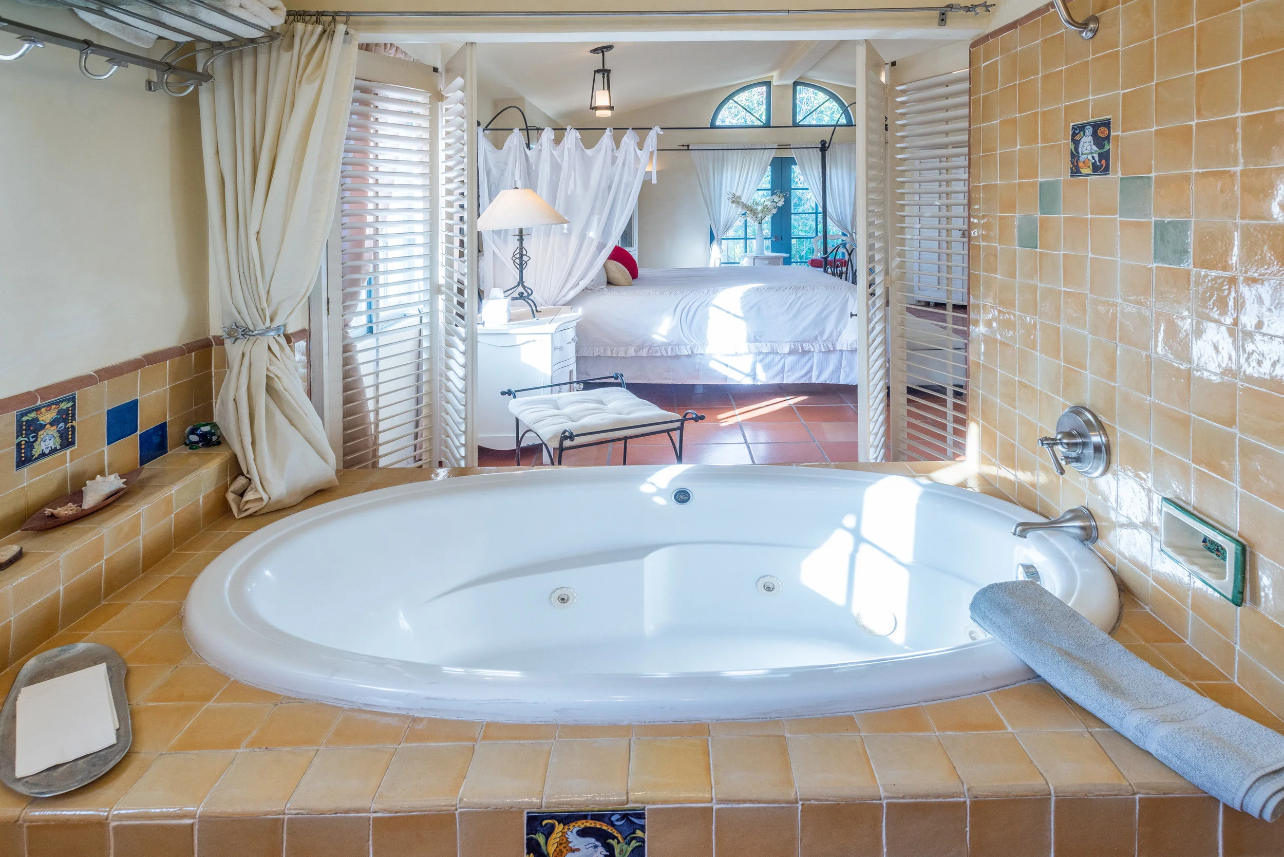 41 Master Bath.jpg