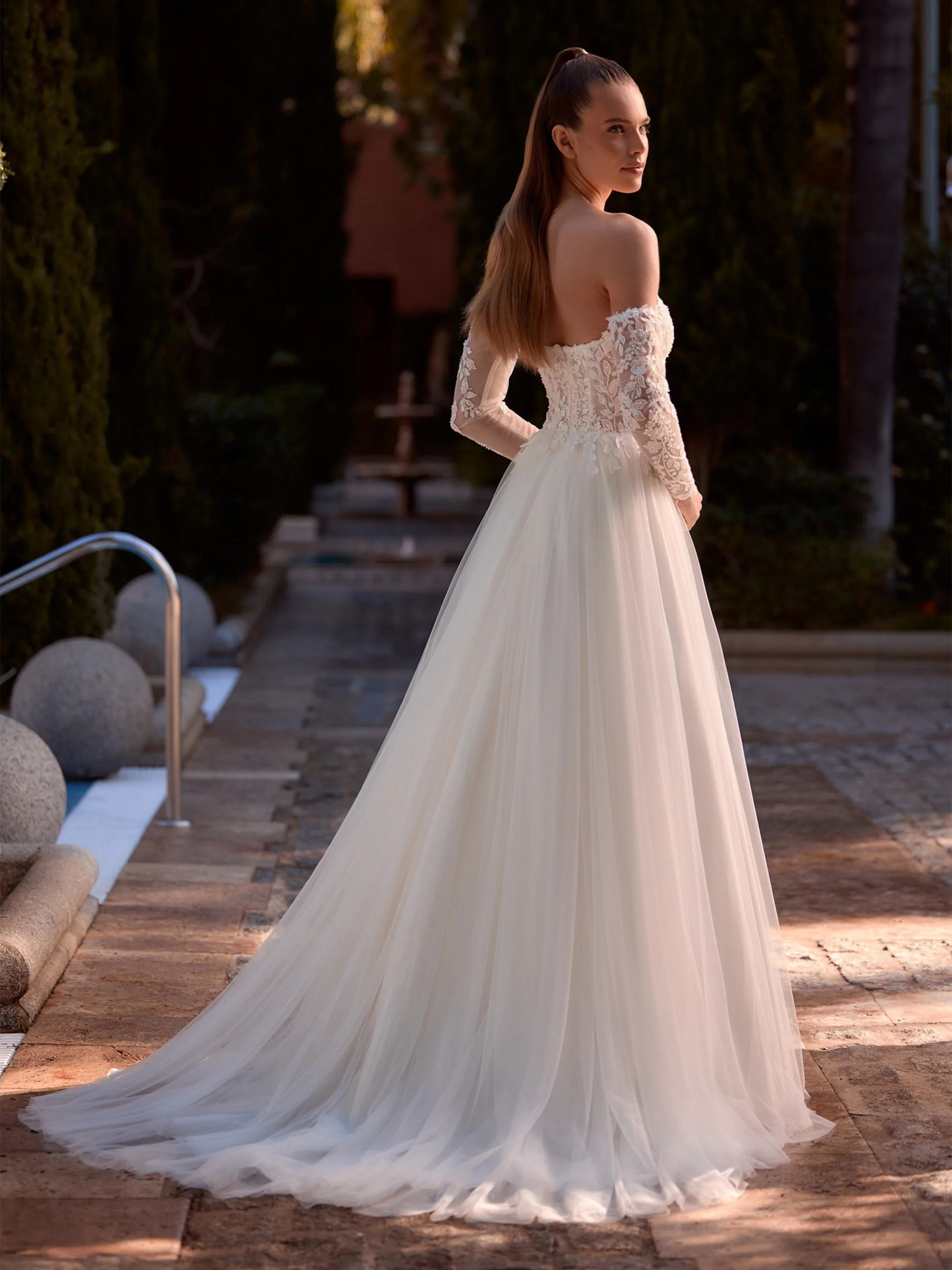 Arwena — back view