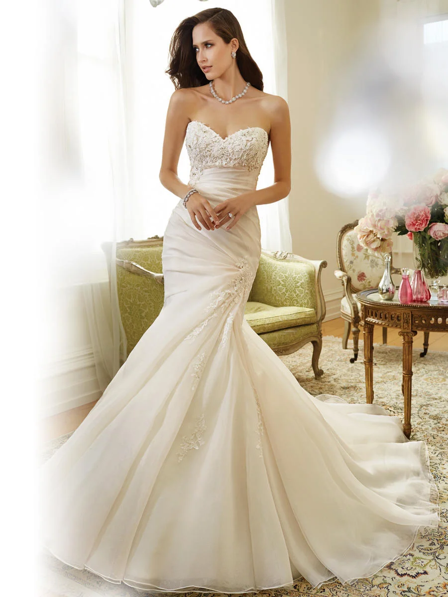 Y11556_Designer_Wedding_Dresses_2015.jpg