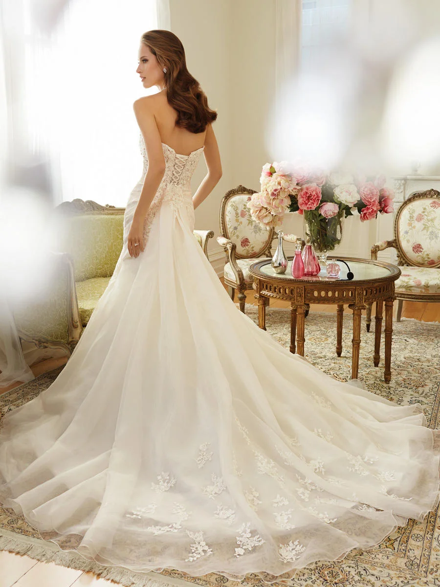Y11556_bk_Designer_Wedding_Dresses_2015.jpg