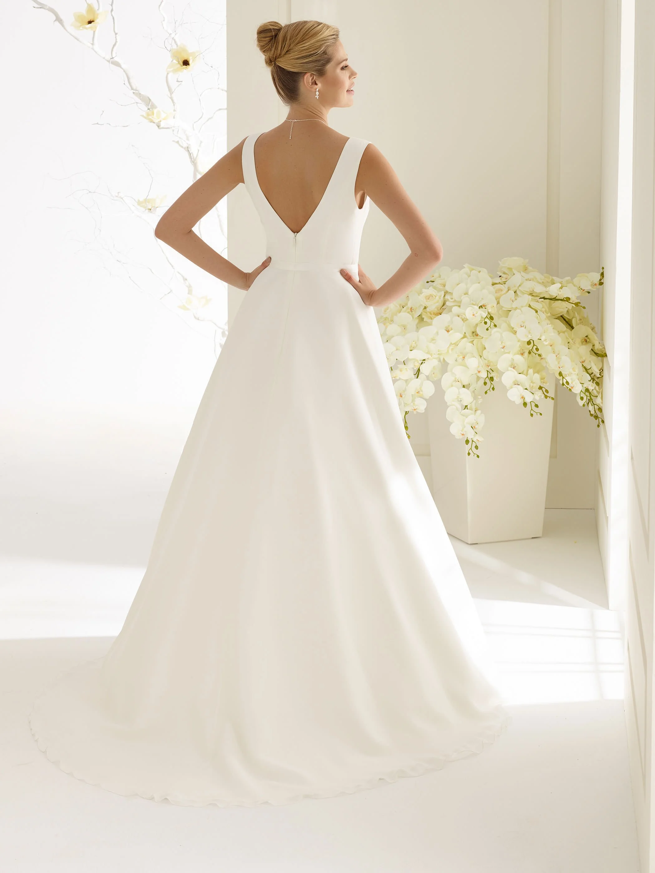 Dalila — back view