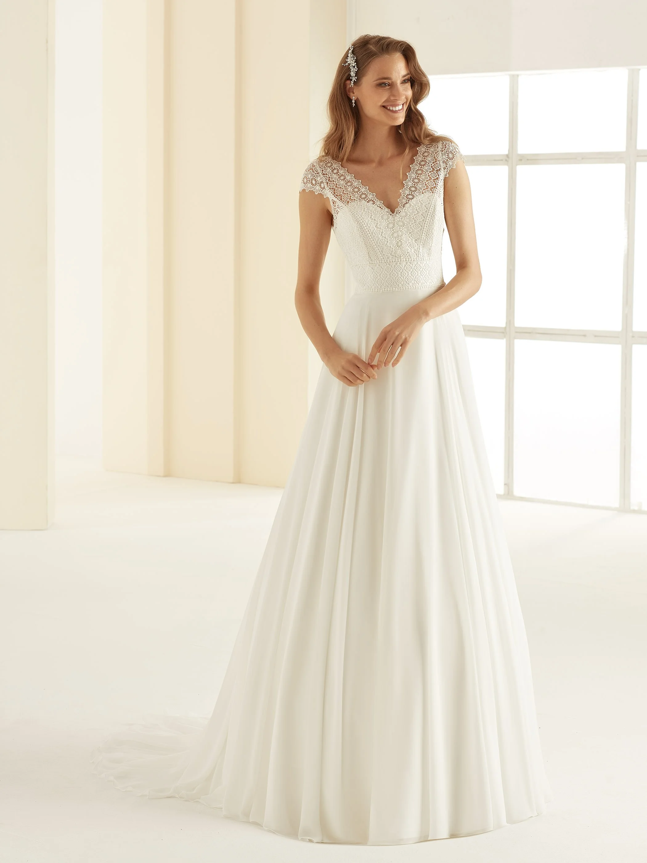 Margaret — Sizes 2–22 — Ivory