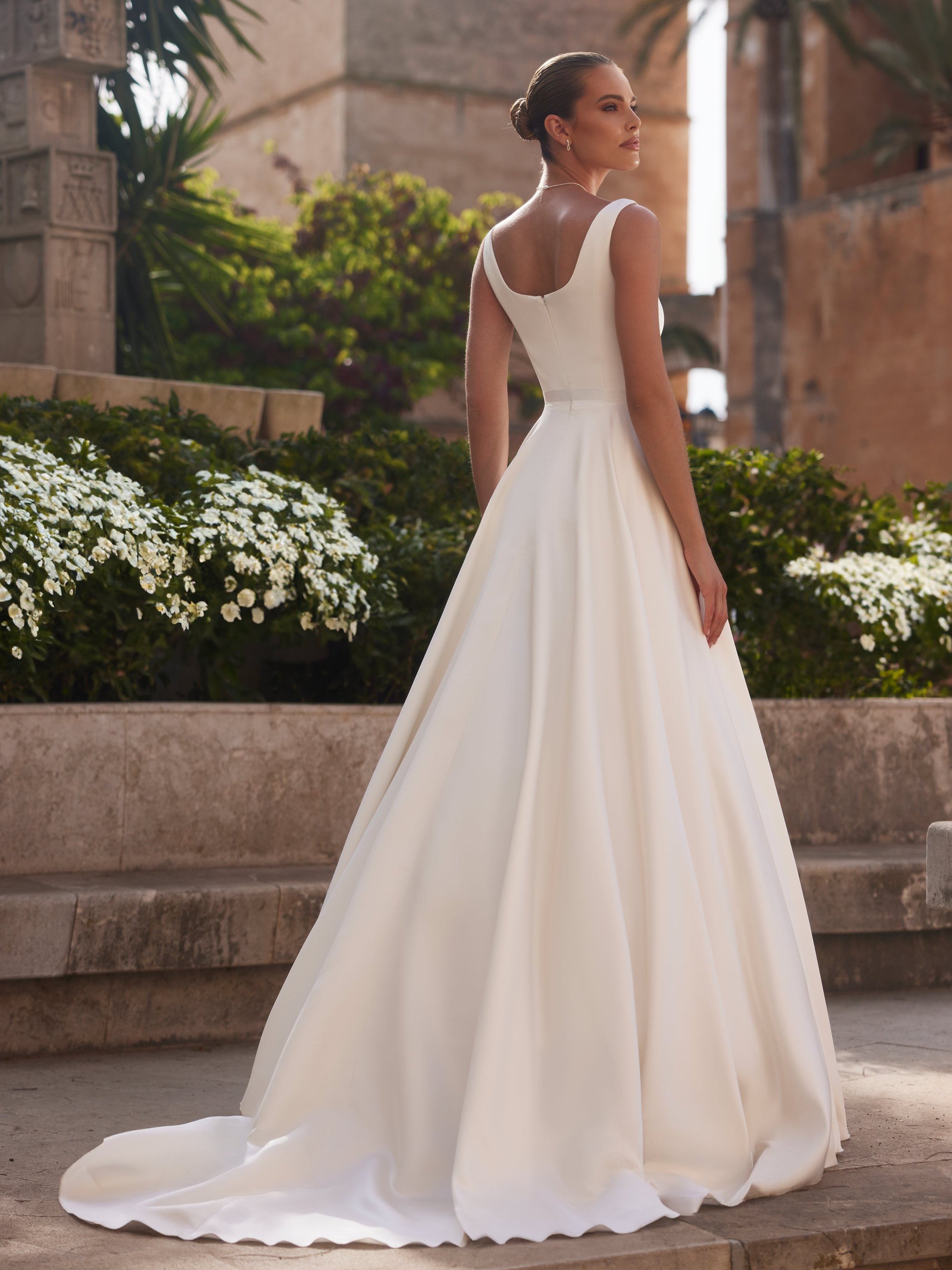 Levente — back view