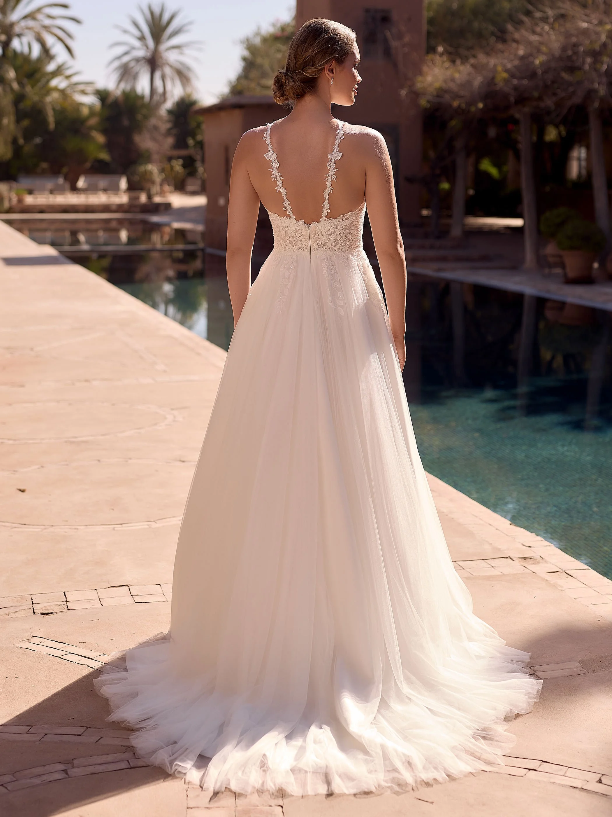 Floria — back view