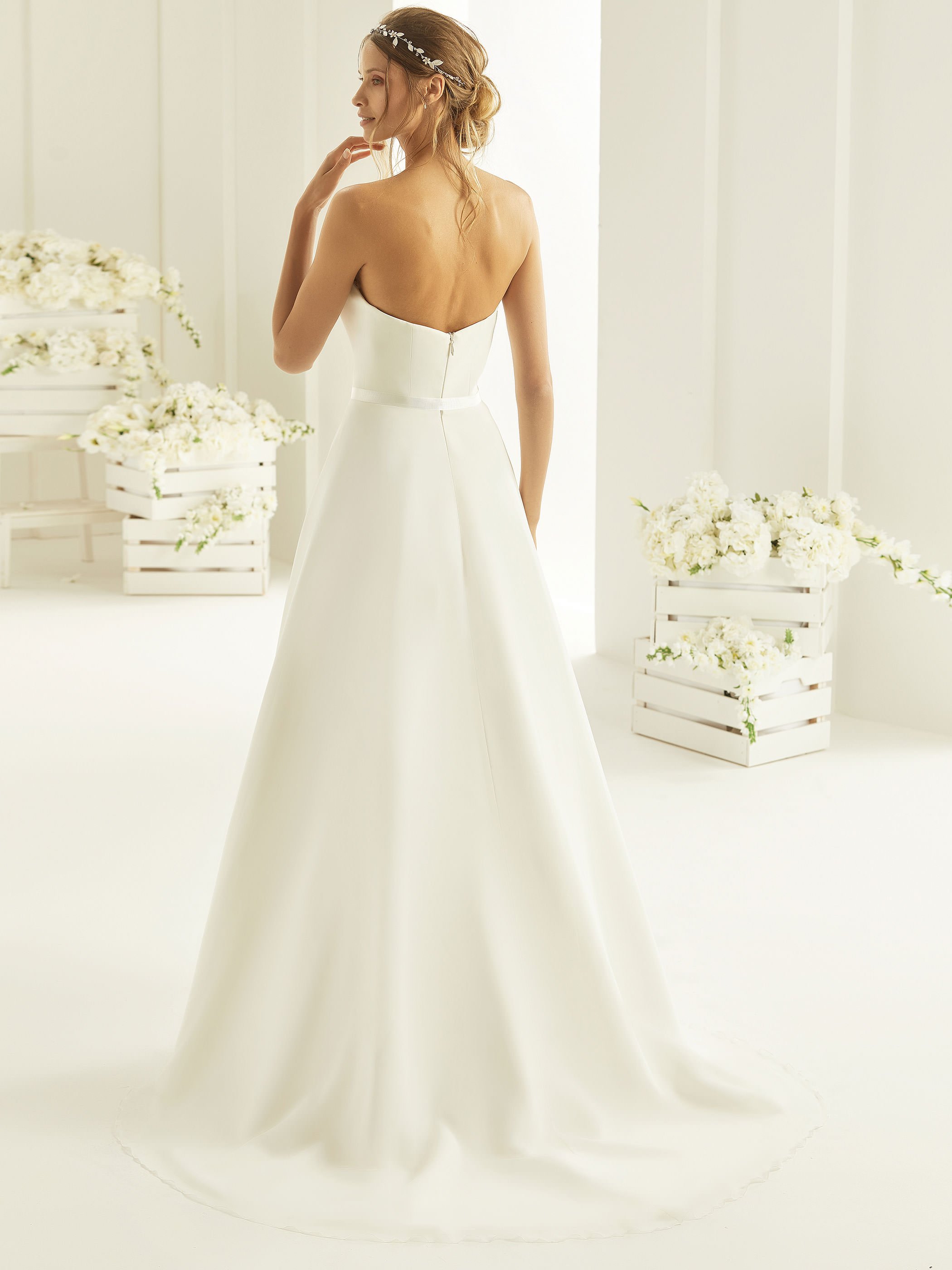 Harmonia — back view