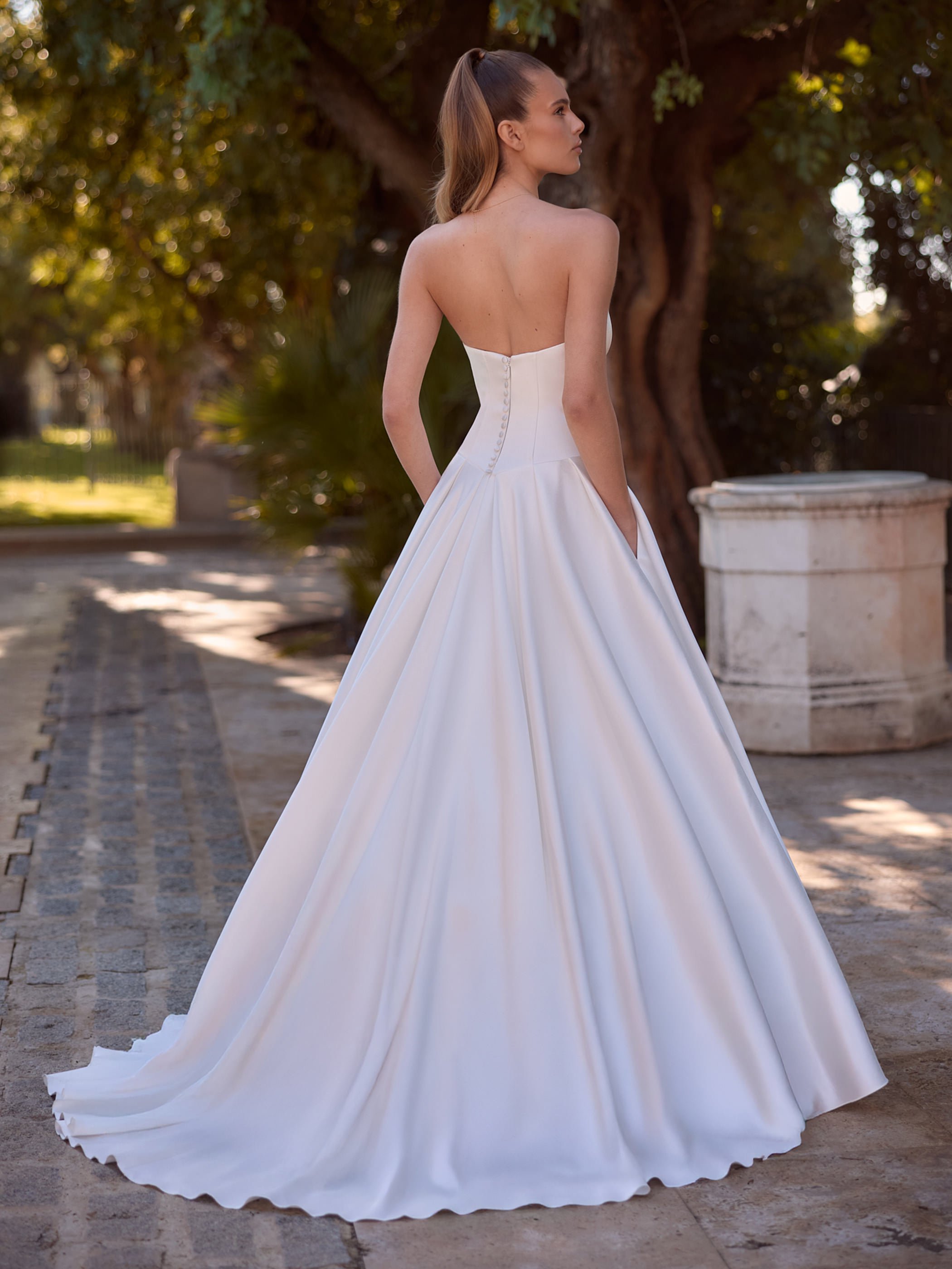 Edina — back view