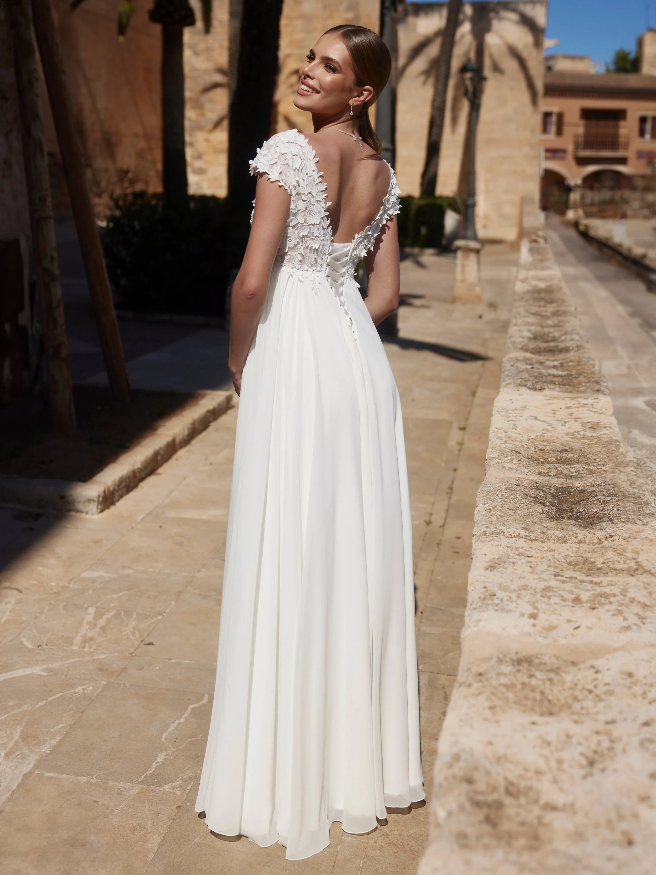Yasmina — back view