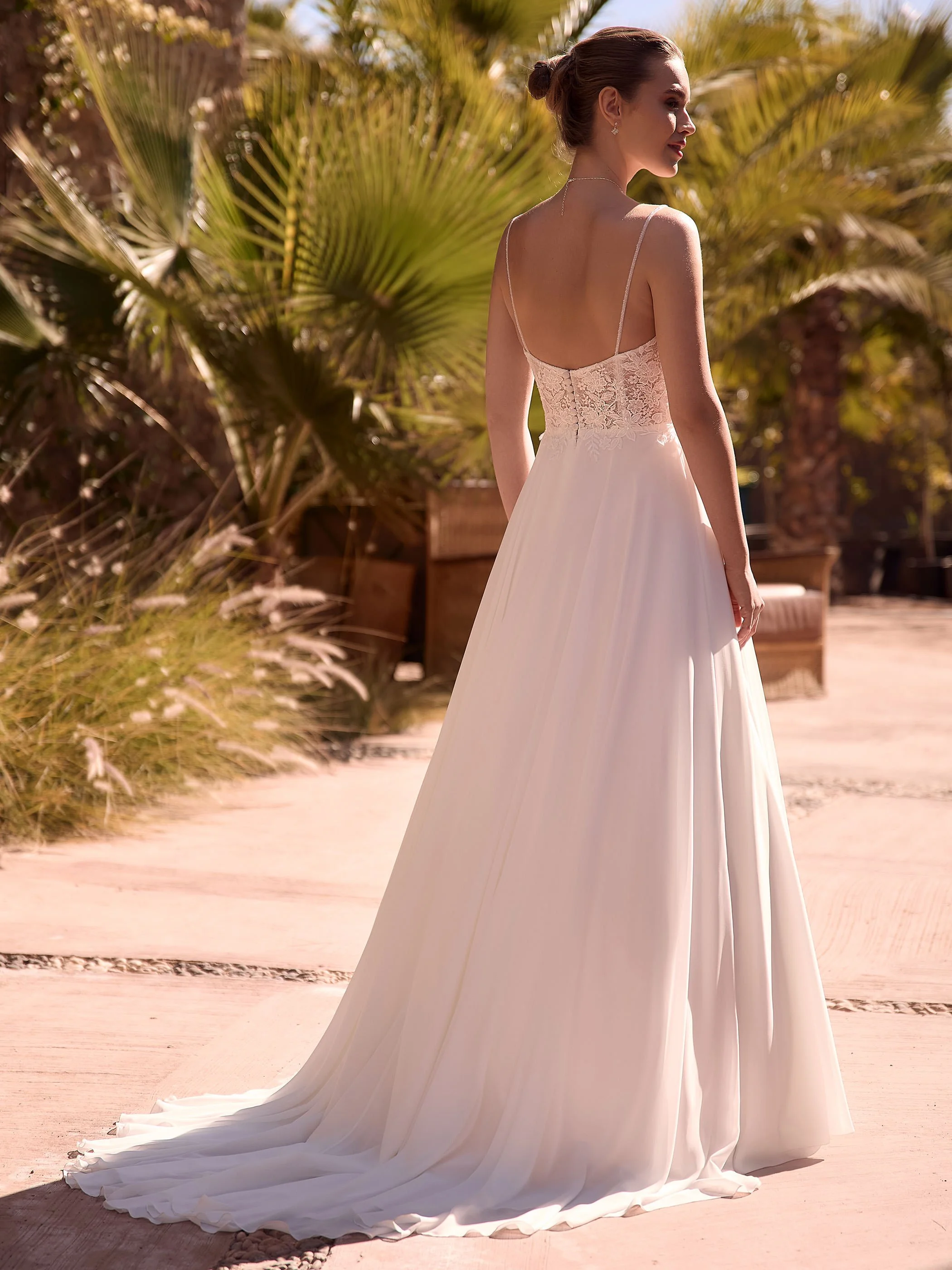 Lineth — back view