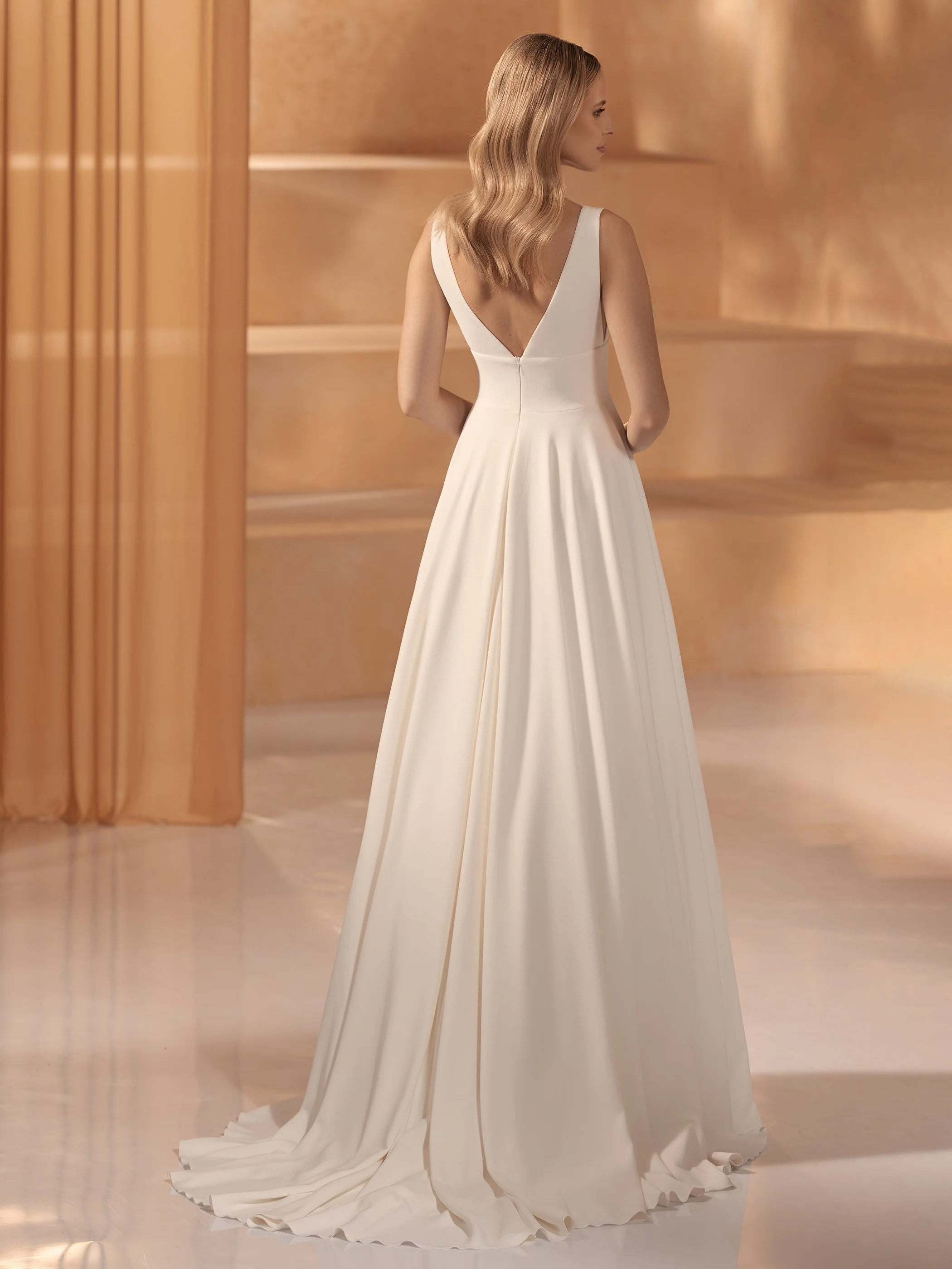 Pola — back view