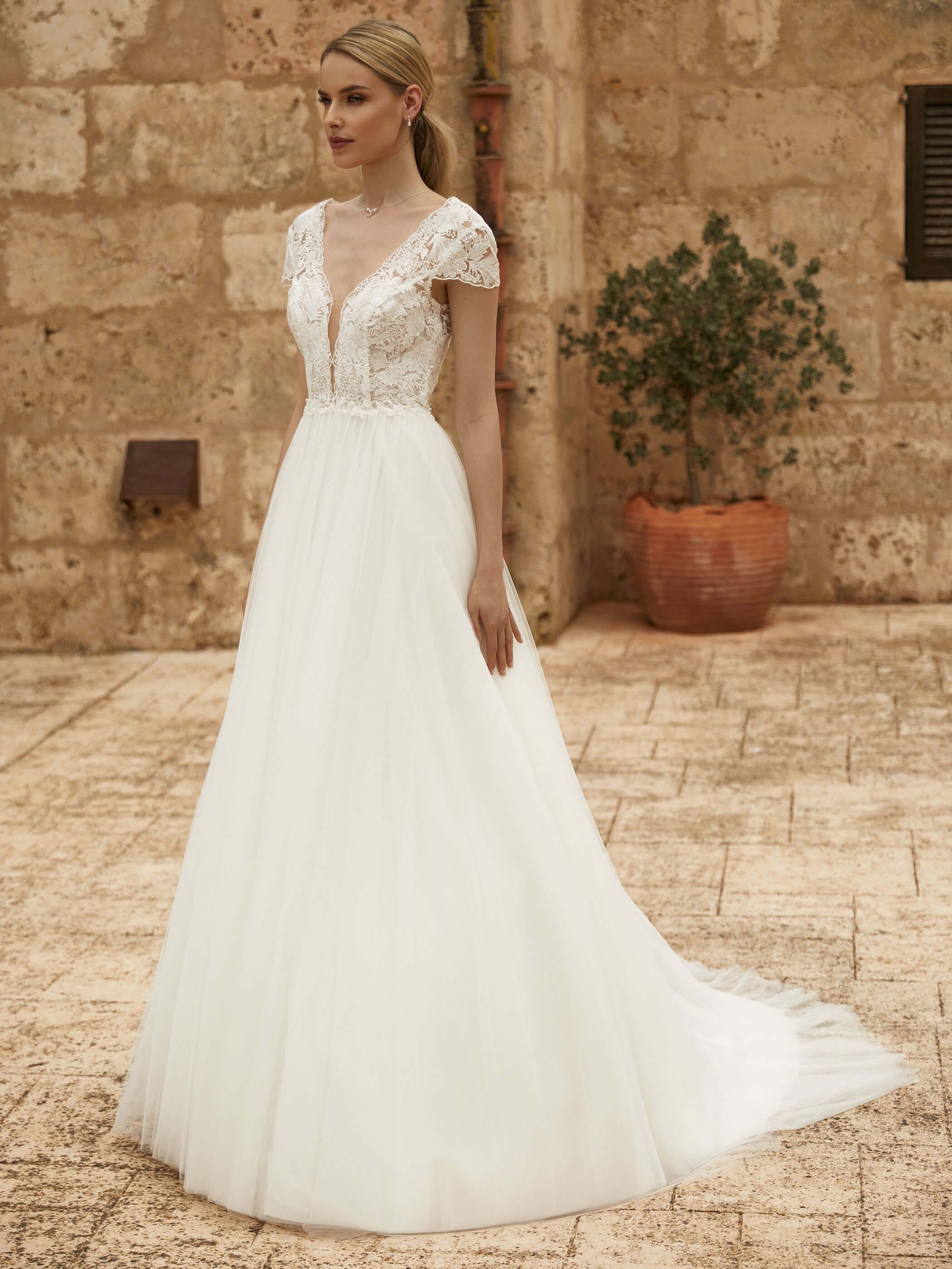 Hannah — Sizes 4–20 — Ivory