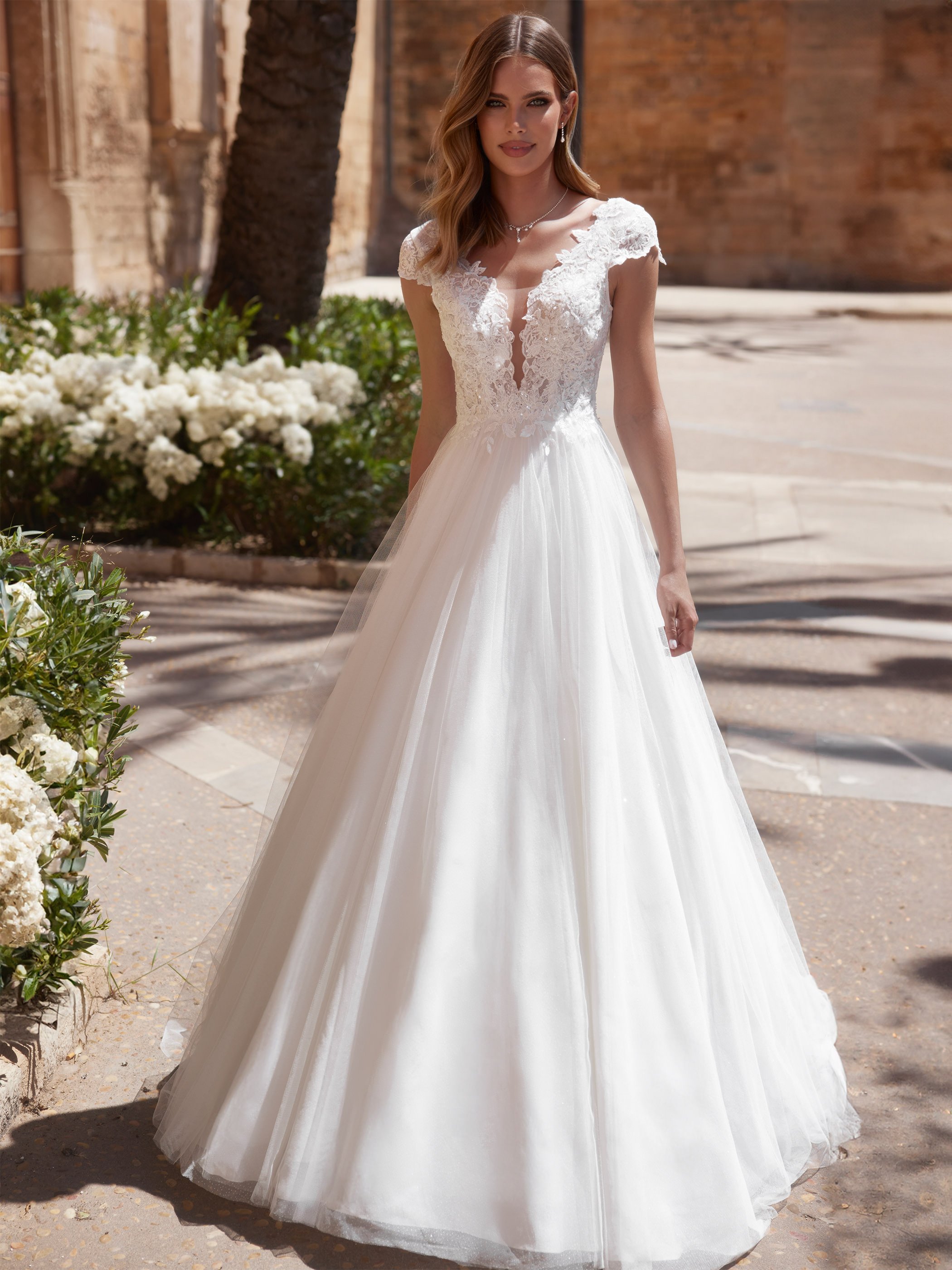 Uriel — Sizes 4–18 — Ivory