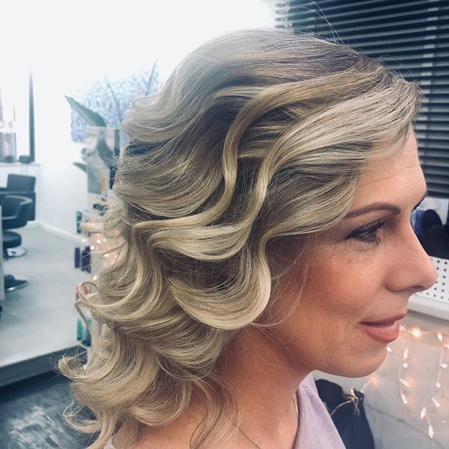 As the holiday season is finally upon us. Here comes the holiday parties, events and gala&rsquo;s. We&rsquo;re here to give your ideal look and several beautiful stylings like this one done by @kykla110 .
.
.
#happyhair#gorgeous#happyclients#fabiodot