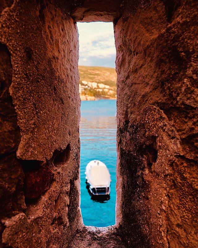 Peeking through a hole that likely has had both arrows and bullets hurled through it over the centuries. Now we just aim lenses through it. Dubrovnik, Croatia. // #dubrovnik #croatia #oldcity #livemore #loveyerland #travelwithrei #mediterranean